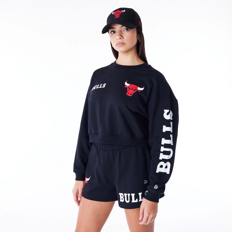 Chicago Bulls Womens NBA Wordmark Black Crop Crew Neck Sweatshirt XS