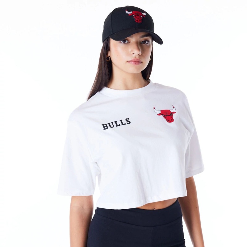 Chicago Bulls Womens NBA Team Logo Wordmark White Crop T-Shirt XS