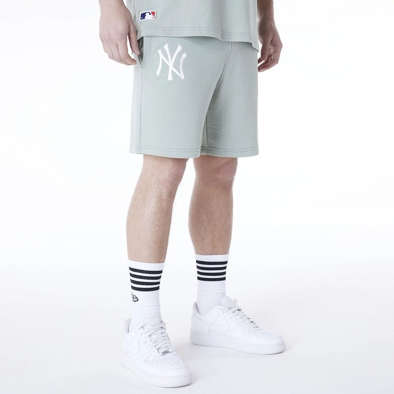 New York Yankees MLB League Essential Pastel Green Shorts XS